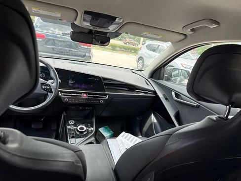 Certified 2024 Kia Niro EX FWD image 7