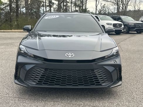 Used 2025 Toyota Camry SE image 3