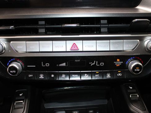 Used 2025 Kia Telluride S FWD image 34