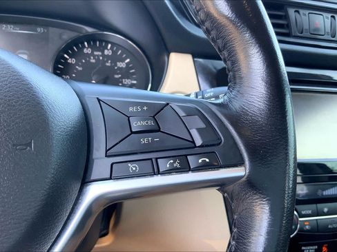 Used 2017 Nissan Rogue SL w/ SL Premium Package FWD image 24
