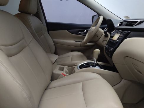 Used 2014 Nissan Rogue SV image 21