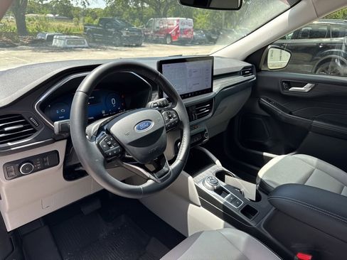 Used 2023 Ford Escape Platinum AWD/4WD image 9
