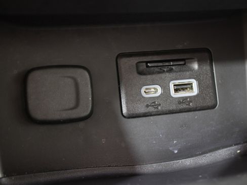 Used 2023 GMC Acadia AT4 w/ Technology Package image 25