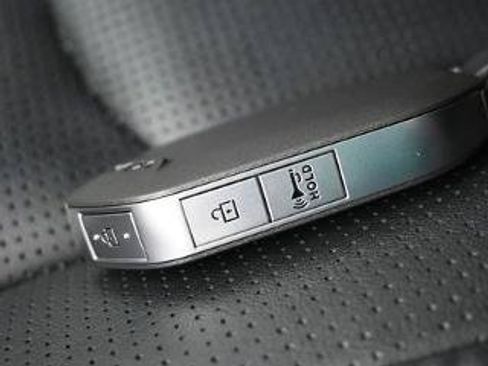 Used 2025 Kia Sorento S FWD image 26