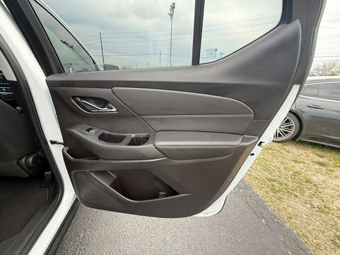 Used 2018 Chevrolet Traverse LT image 20