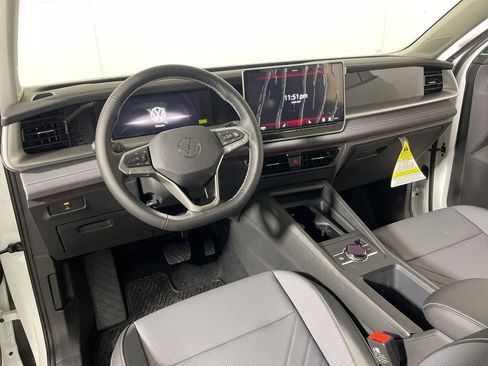 New 2026 Volkswagen Tiguan SE image 8