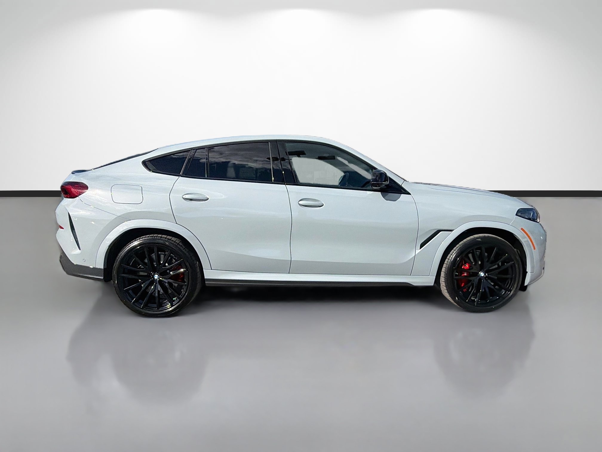 Used 2025 BMW X6 M60i AWD/4WD image 2