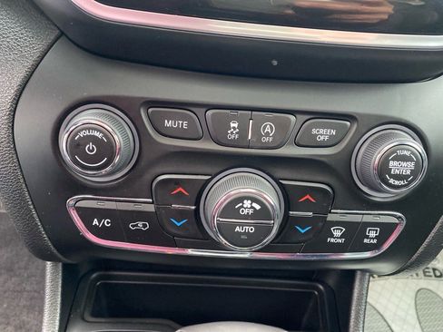 Used 2022 Jeep Cherokee Limited image 14