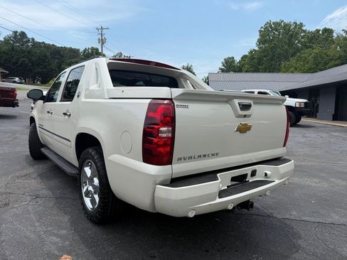 Used 2013 Chevrolet Avalanche LTZ AWD/4WD image 2