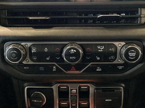 Used 2024 Jeep Wrangler Sport image 21