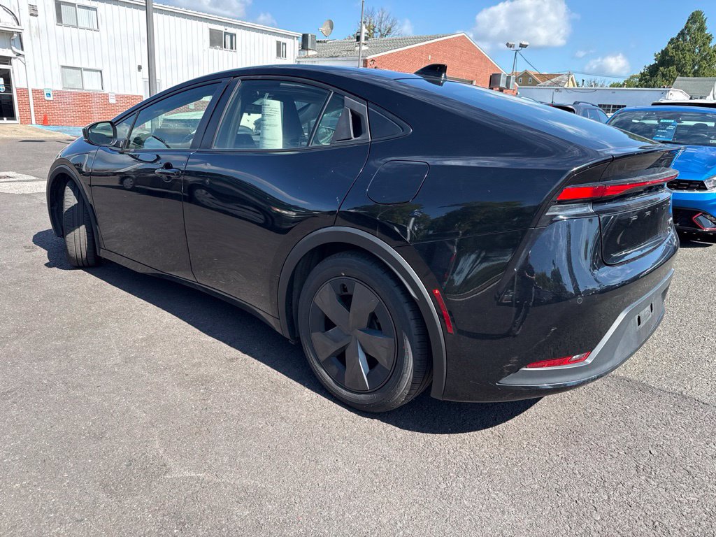 Used 2023 Toyota Prius LE FWD image 5