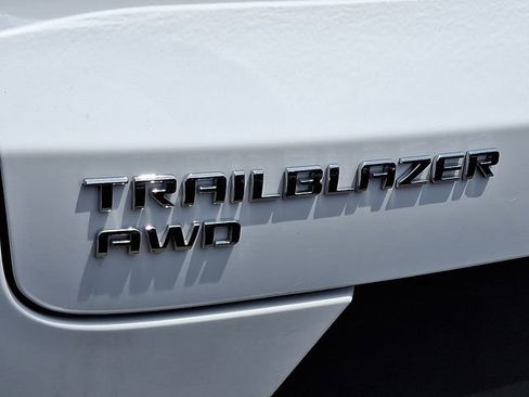 Used 2025 Chevrolet TrailBlazer LT AWD/4WD image 10