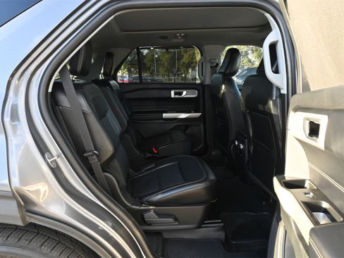 Used 2021 Ford Explorer Limited w/ Equipment Group 301A image 25