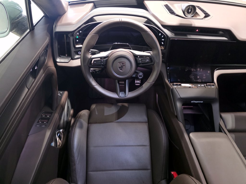 Certified 2026 Porsche Cayenne Turbo AWD/4WD image 18