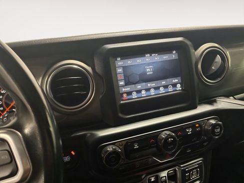 Used 2021 Jeep Wrangler Unlimited Sahara AWD/4WD image 22