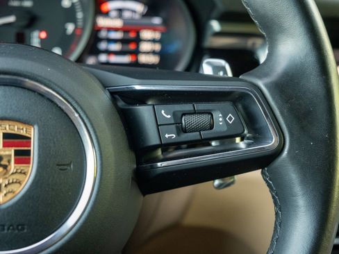 Certified 2022 Porsche Macan AWD/4WD image 26