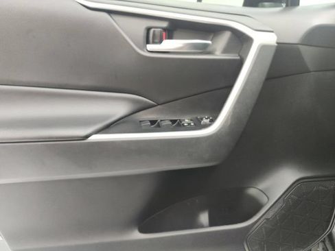 Used 2021 Toyota RAV4 XLE FWD image 11