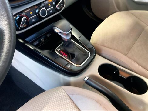 Used 2022 Kia Soul LX image 11