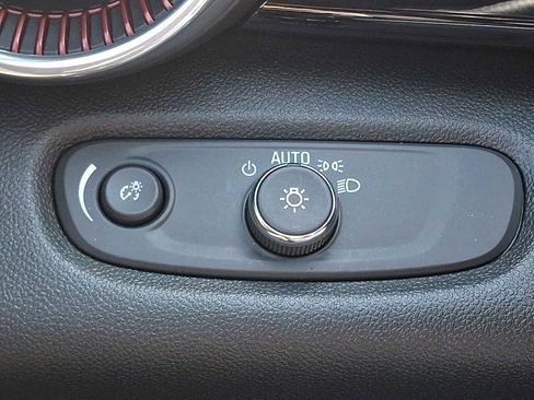 Used 2025 Chevrolet Trax RS w/ Driver Confidence Package image 26