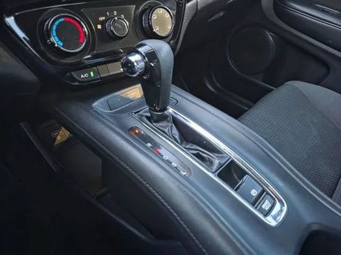 Used 2019 Honda HR-V LX image 16