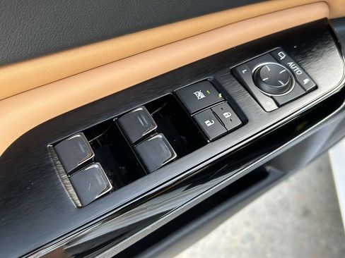 Used 2023 Lexus ES 350 Ultra Luxury w/ Accessory Package (Z2) FWD image 20