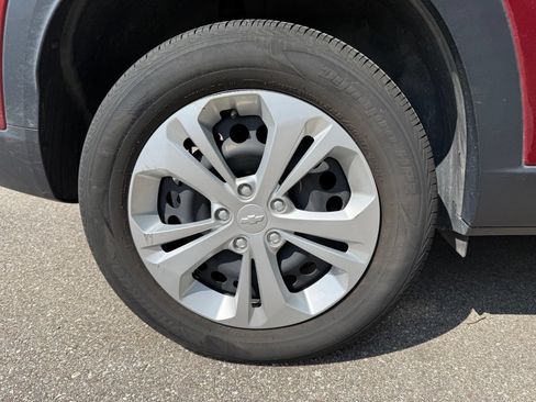 Used 2024 Chevrolet Trax LS FWD image 9