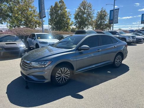Used 2020 Volkswagen Jetta SE w/ SE Cold Weather Package FWD image 5