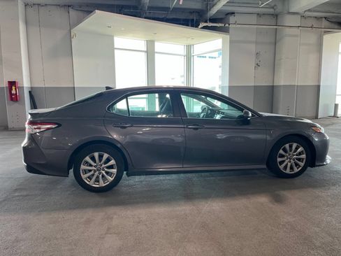 Used 2019 Toyota Camry LE FWD image 11