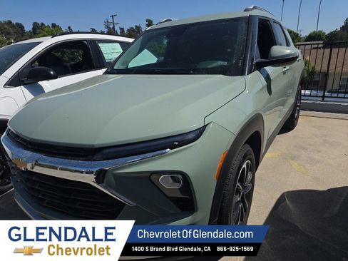 Used 2025 Chevrolet TrailBlazer LT FWD image 2