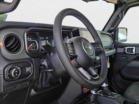 New 2025 Jeep Gladiator Mojave w/ Convenience Group image 3