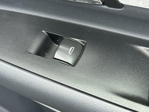 Used 2019 Chevrolet Bolt Premier w/ Infotainment Package image 23