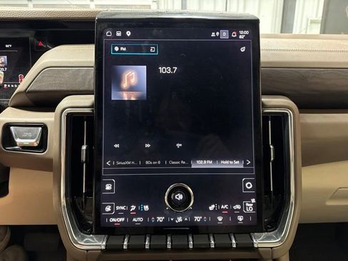 Used 2025 GMC Yukon XL Denali w/ Denali Reserve Package AWD/4WD image 10