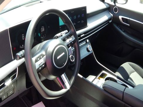 Used 2025 Hyundai Sonata SEL FWD image 17