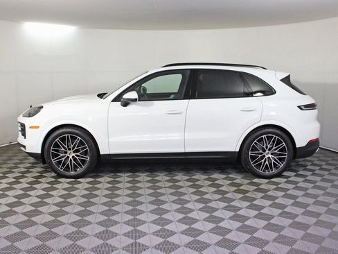 Certified 2025 Porsche Cayenne image 2