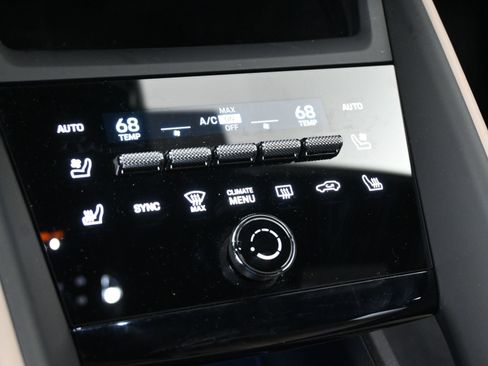 Certified 2025 Porsche Macan 4 Electric image 16