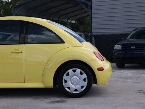 Used 2005 Volkswagen Beetle GL FWD image 32