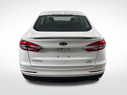 Used 2019 Ford Fusion SE w/ Equipment Group 151A FWD image 4