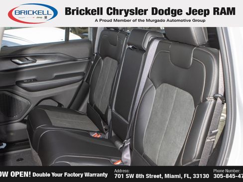 New 2025 Jeep Grand Cherokee Altitude image 17