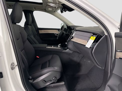 New 2025 Volvo XC90 B6 Core w/ Climate Package image 17
