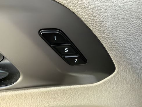 Used 2024 Chrysler Pacifica Touring-L FWD image 20