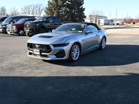 Used 2025 Ford Mustang GT Premium image 6