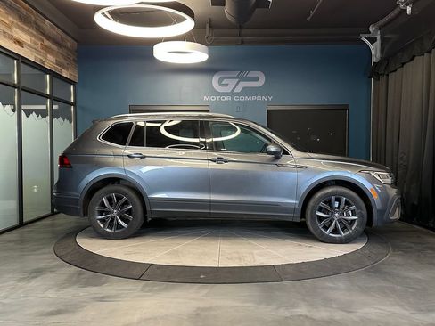 Used 2023 Volkswagen Tiguan SE AWD/4WD image 2