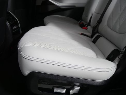 Used 2026 BMW X7 xDrive40i image 16