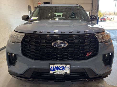 Used 2025 Ford Explorer ST image 8