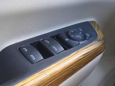 Used 2017 GMC Acadia Denali w/ Technology Package FWD image 28