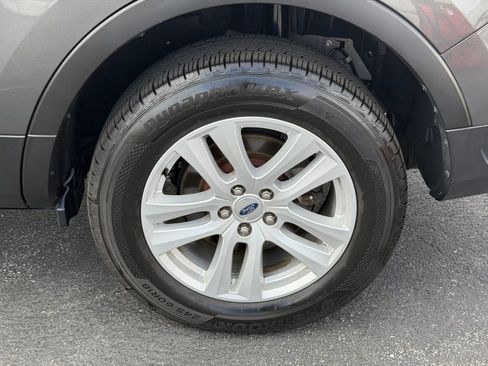 Used 2019 Ford Explorer XLT w/ Equipment Group 202A AWD/4WD image 34