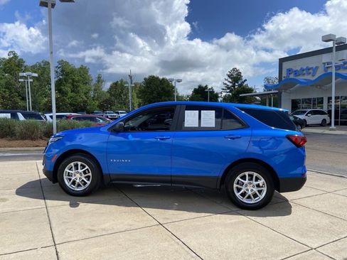 Used 2024 Chevrolet Equinox LS w/ LS Convenience Package FWD image 3
