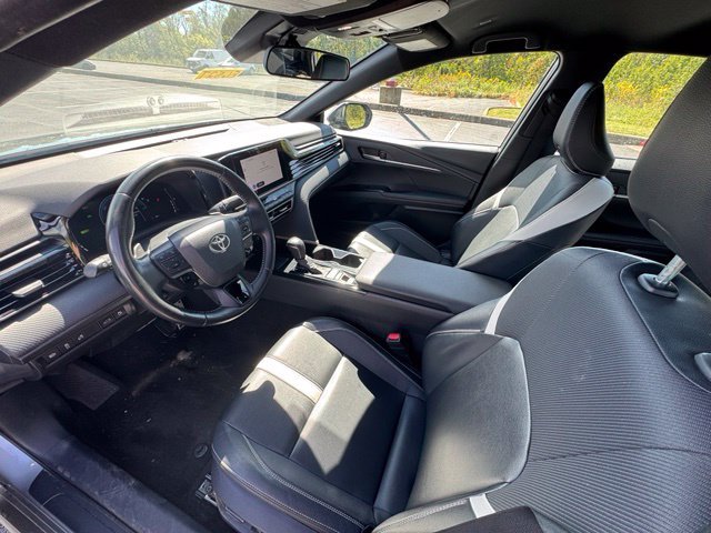 Used 2025 Toyota Camry SE FWD image 14