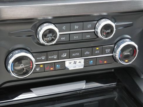 Used 2023 Ford F250 Lariat w/ Lariat Ultimate Package AWD/4WD image 47