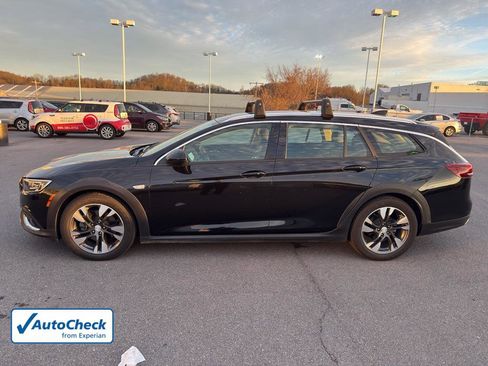 Used 2018 Buick Regal Essence w/ Driver Confidence Package #1 image 2